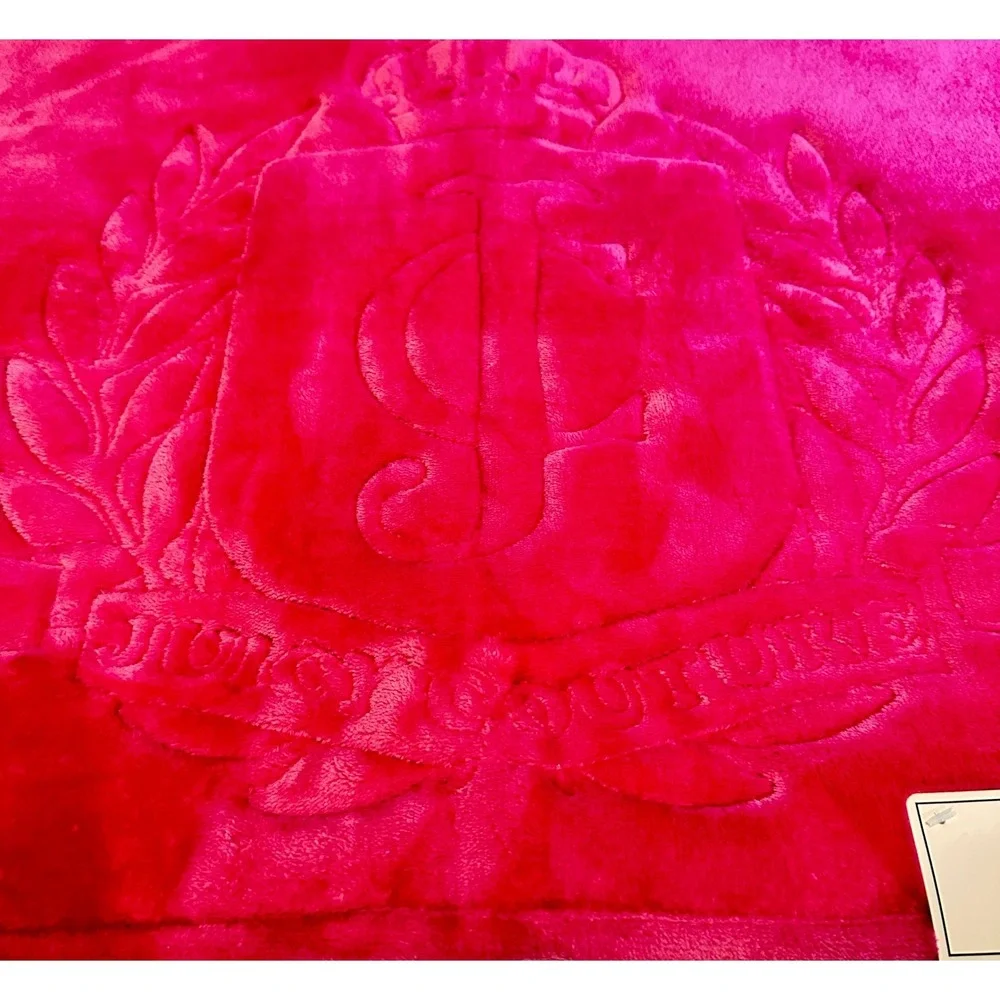 Juicy Couture Bath Rug Women 20x30 Pink New Memory Foam Crest Logo JYAB000901